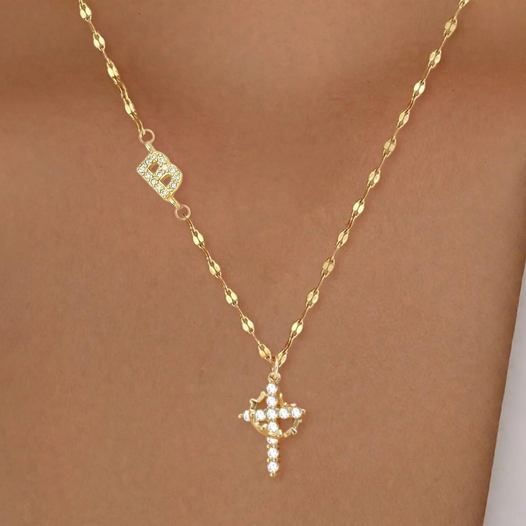 Collier croix couronne personnalisée avec initiale AZ, tons or et argent, de Christianartworkshop : bijou pendentif monogramme sacré personnalisé - B - Doré - image 3