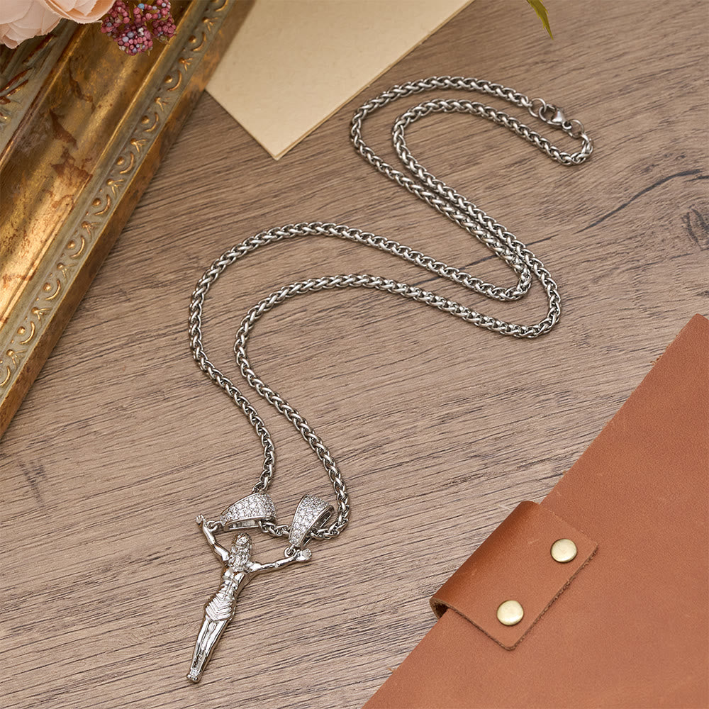 Christianartworkshop Collier crucifix mobile orné de zircon : Un bijou sacré et audacieux, symbole de foi. - image 3