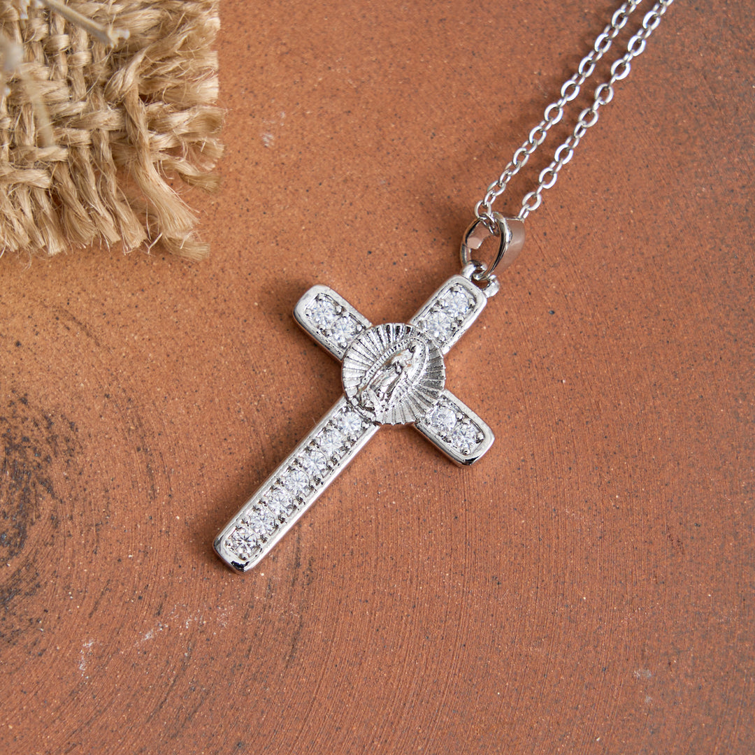 Christianartworkshop Collier Croix Notre-Dame incrusté de zircons étincelants : Élégant bijou de dévotion au quotidien - image 5