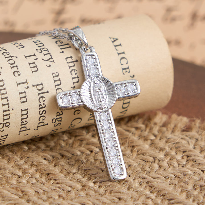 Christianartworkshop Collier Croix Notre-Dame incrusté de zircons étincelants : Élégant bijou de dévotion au quotidien - Argent - image 4