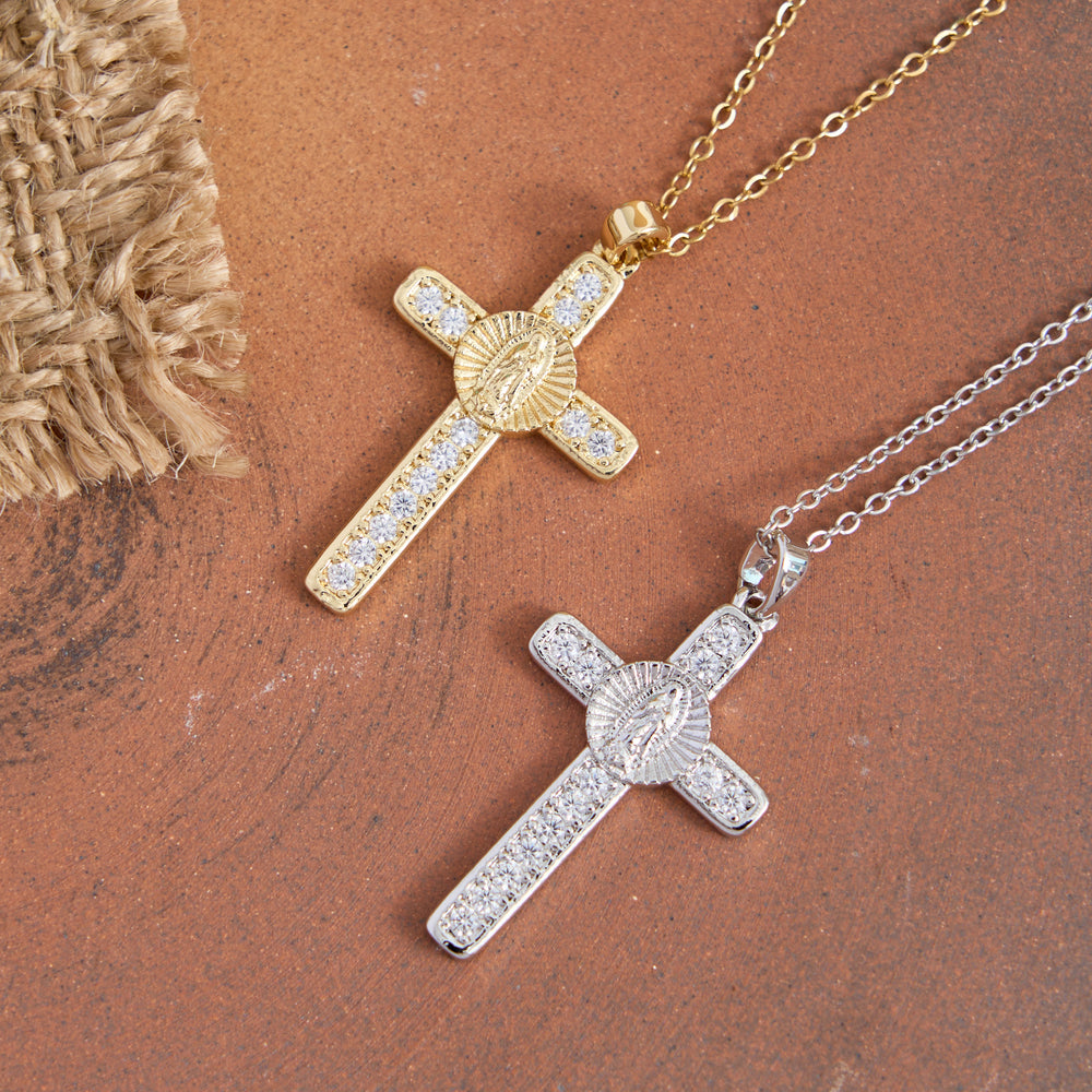 Christianartworkshop Collier Croix Notre-Dame incrusté de zircons étincelants : Élégant bijou de dévotion au quotidien - image 1