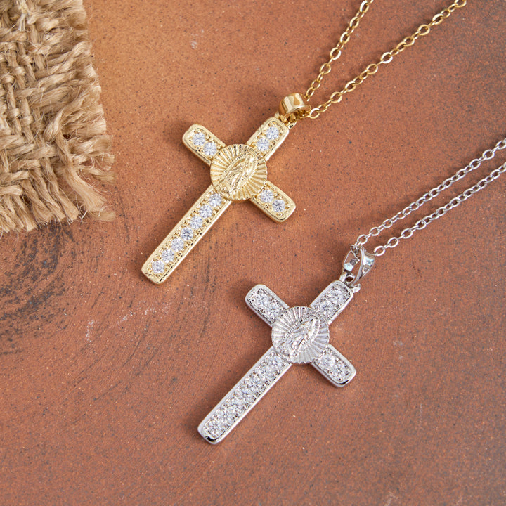 Christianartworkshop Collier Croix Notre-Dame incrusté de zircons étincelants : Élégant bijou de dévotion au quotidien - image 1