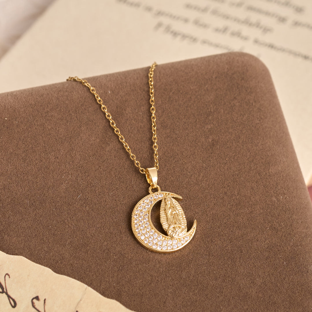 Christianartworkshop Collier Croissant de Lune Notre-Dame en Zircon : Pendentif Grâce Mariale Foi Sacrée - image 1