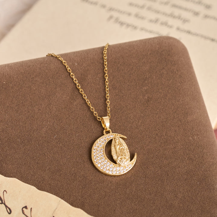 Christianartworkshop Collier Croissant de Lune Notre-Dame en Zircon : Pendentif Grâce Mariale Foi Sacrée - image 1