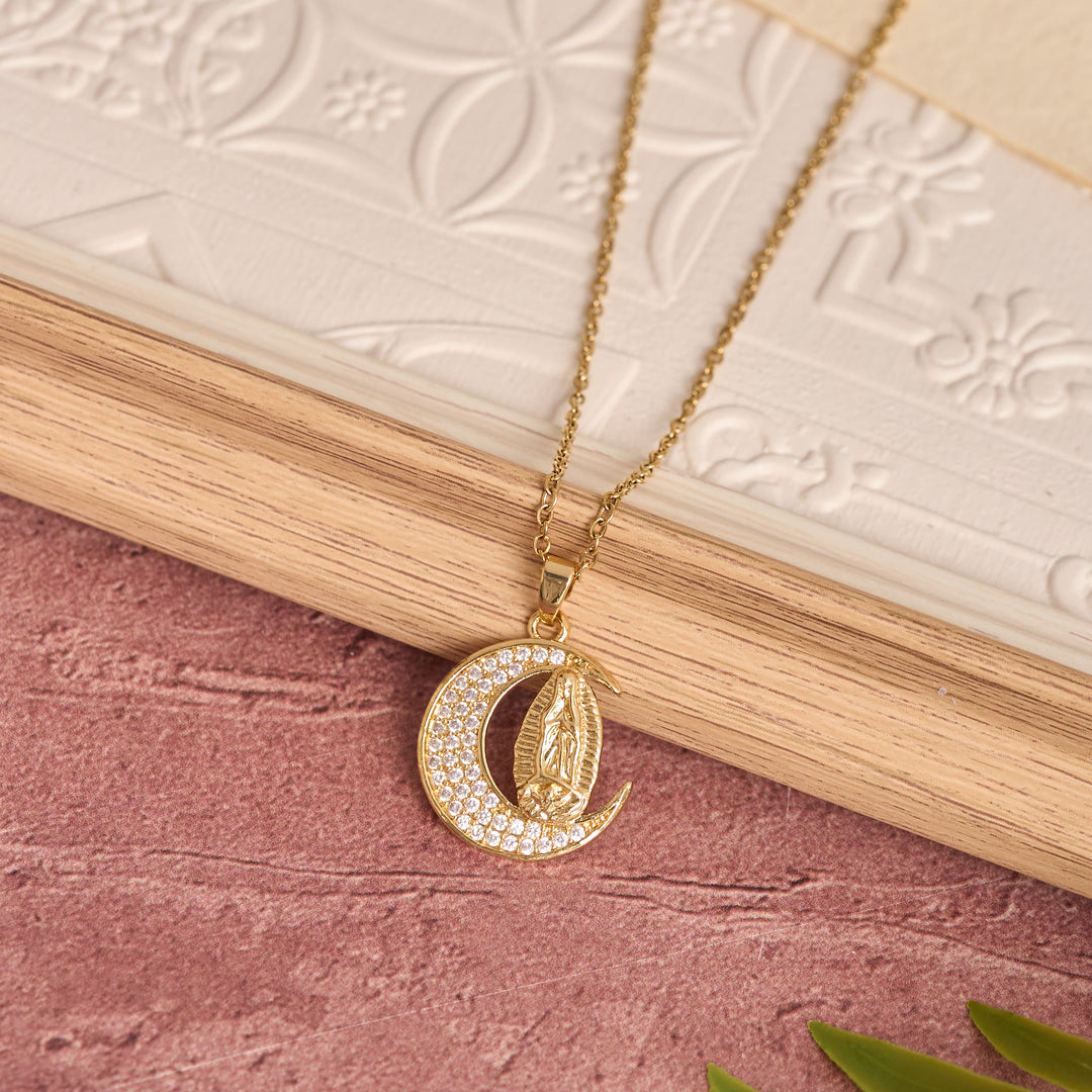 Christianartworkshop Collier Croissant de Lune Notre-Dame en Zircon : Pendentif Grâce Mariale Foi Sacrée - image 3