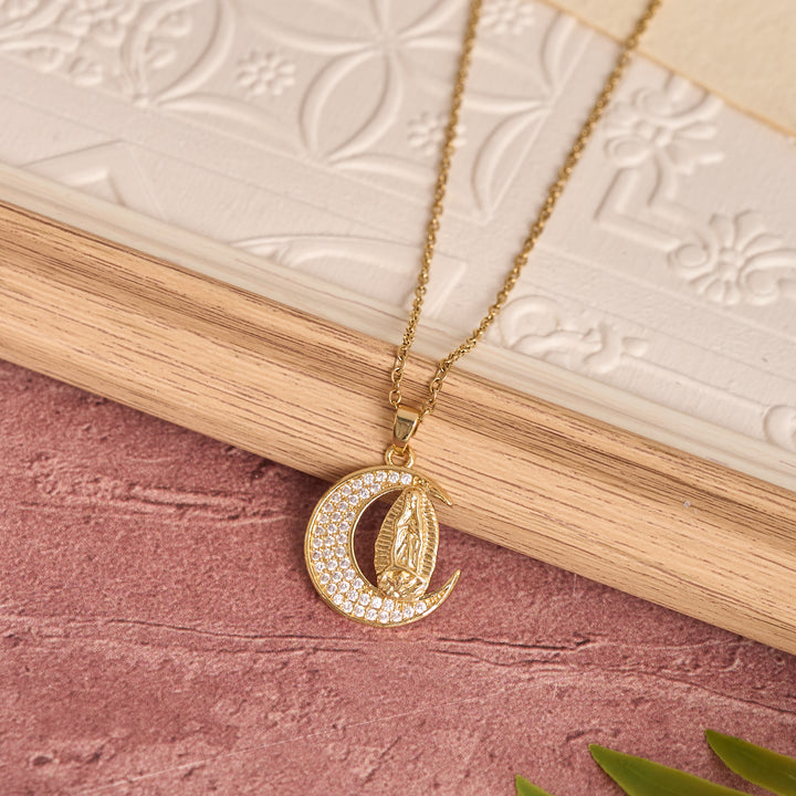 Christianartworkshop Collier Croissant de Lune Notre-Dame en Zircon : Pendentif Grâce Mariale Foi Sacrée - image 3