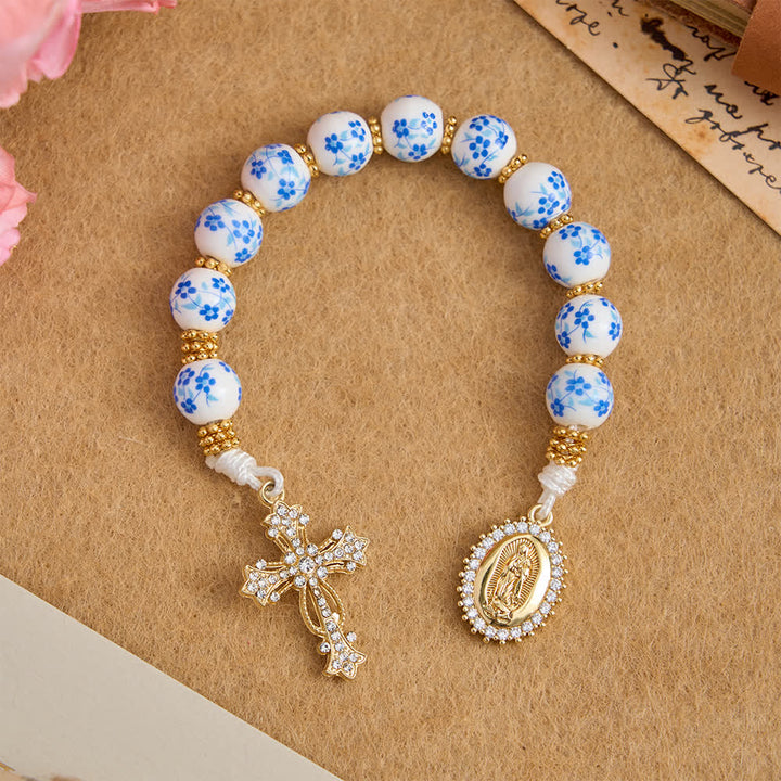Christianartworkshop Chapelet de poche en porcelaine bleue à motif floral, orné d'une élégante Vierge Marie et d'une croix. - Notre-Dame et la Croix - image 0