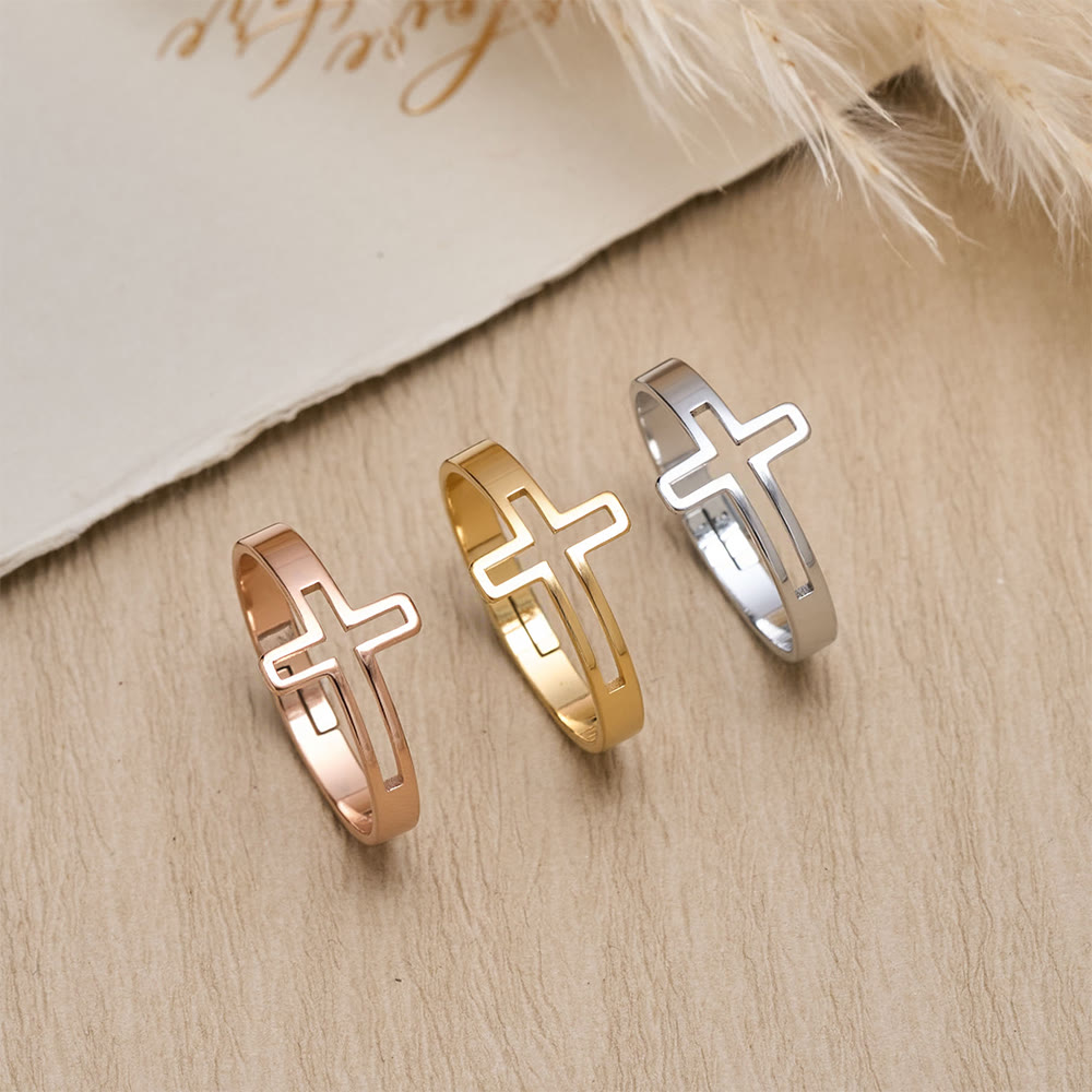 Christianartworkshop Bague minimaliste ajourée en forme de croix sur le côté : un emblème de dévotion sacrée discrète - image 0