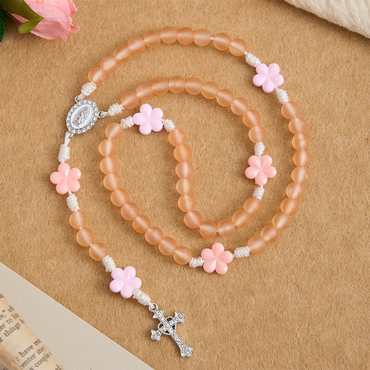 Christianartworkshop Chapelet de perles givrées pêche-orange et camélias roses : la pureté des fleurs printanières - image 4