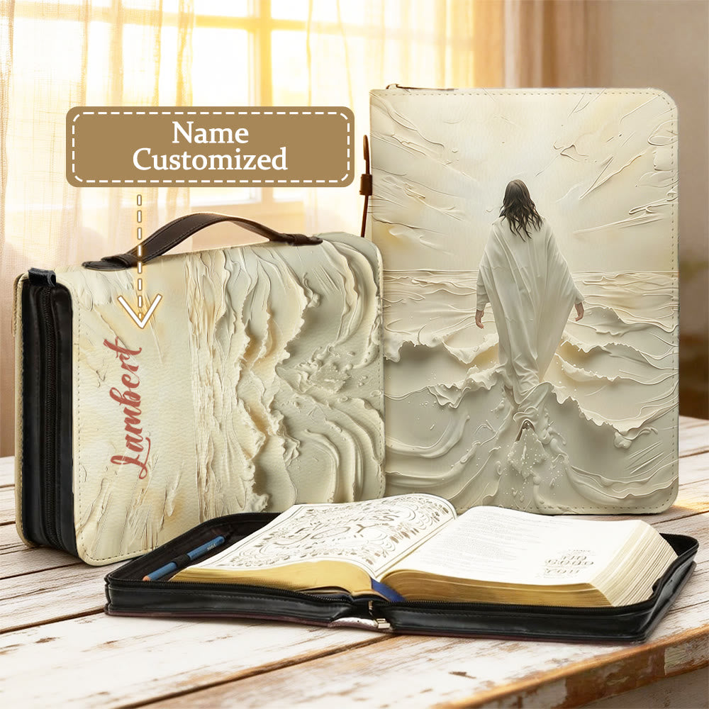Christianartworkshop Couverture de Bible illustrée avec Jésus marchant sur l'eau, tons neutres - 2XL - Nom personnalisé - image 0
