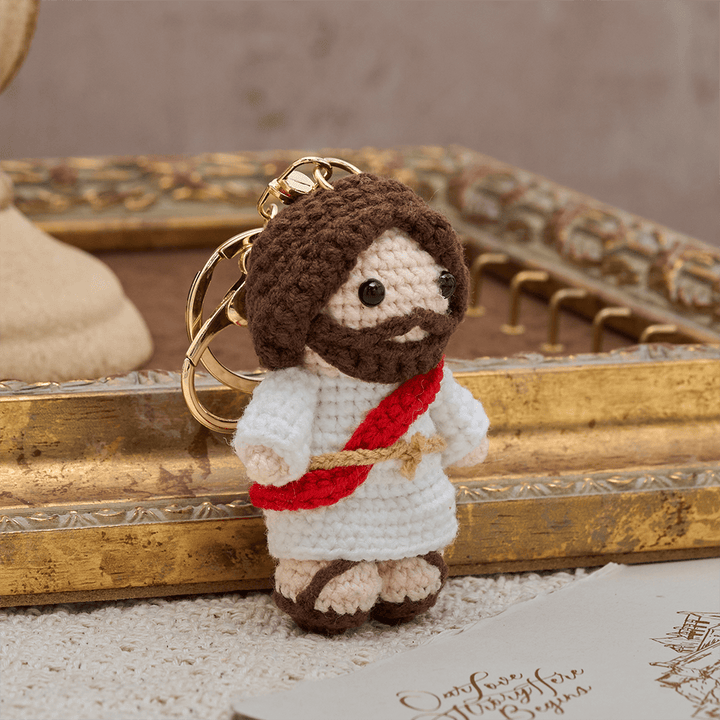 Christianartworkshop Porte-clés Jésus crocheté à la main, style Q : un symbole d'amour tendre et de réconfort divin - image 3