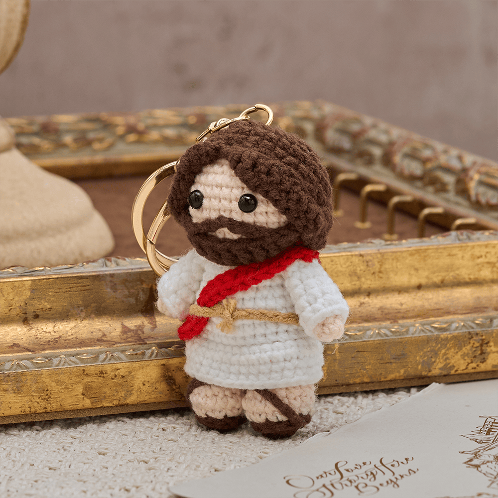Christianartworkshop Porte-clés Jésus crocheté à la main, style Q : un symbole d'amour tendre et de réconfort divin - image 4