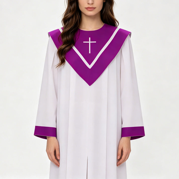 Robe de clergé blanche classique Christianartworkshop avec col en V contrastant et détails en croix - image 9