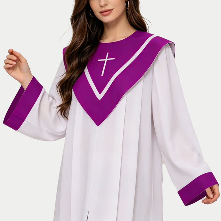 Robe de clergé blanche classique Christianartworkshop avec col en V contrastant et détails en croix - image 10