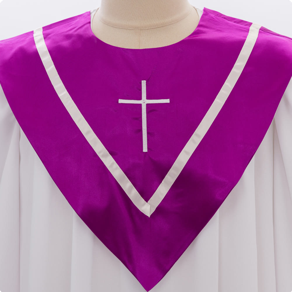 Robe de clergé blanche classique Christianartworkshop avec col en V contrastant et détails en croix - image 5