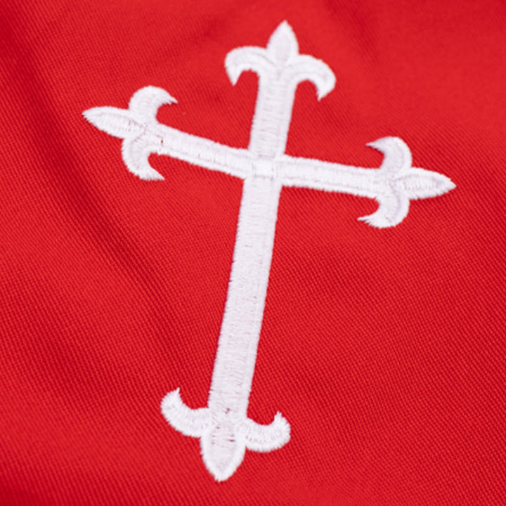 Robe de clergé blanche distinctive de Christianartworkshop avec col rouge et emblème de croix - image 13