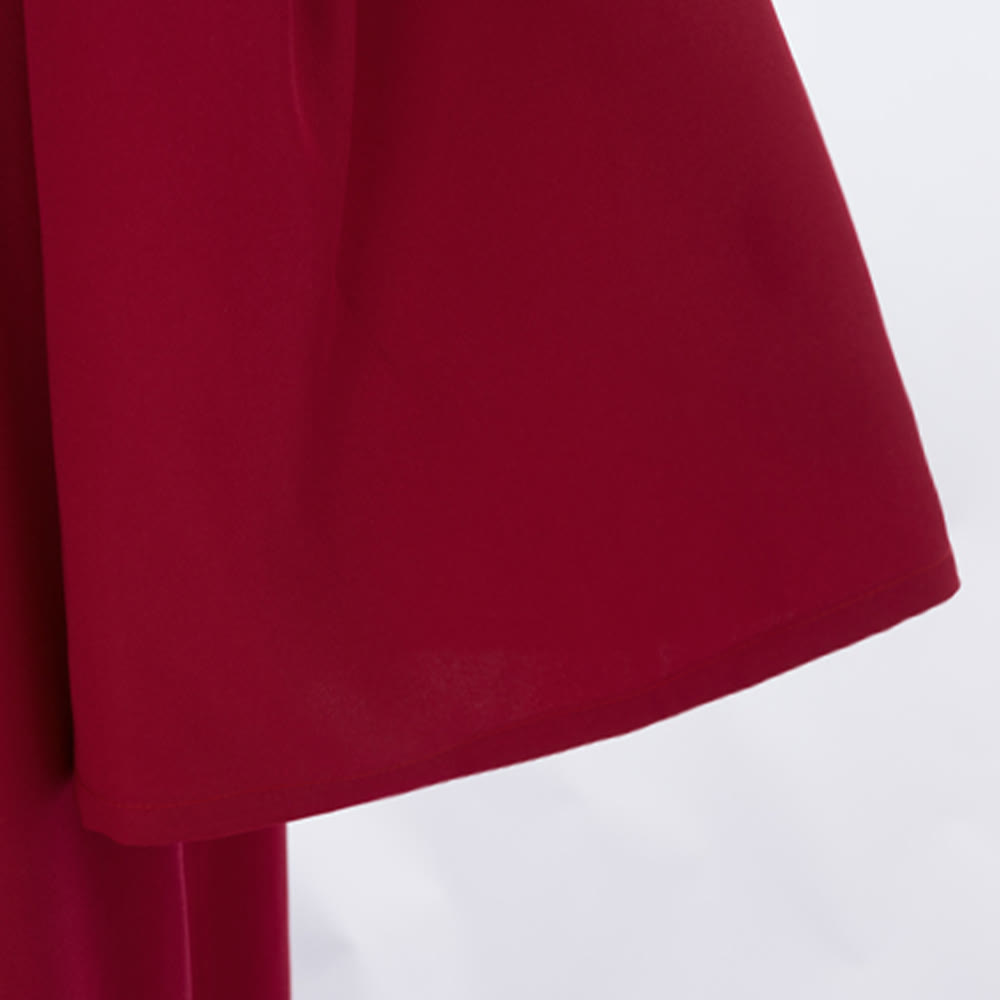 Robe de clergé traditionnelle bordeaux de Christianartworkshop avec croix dorée et col en V. - image 10