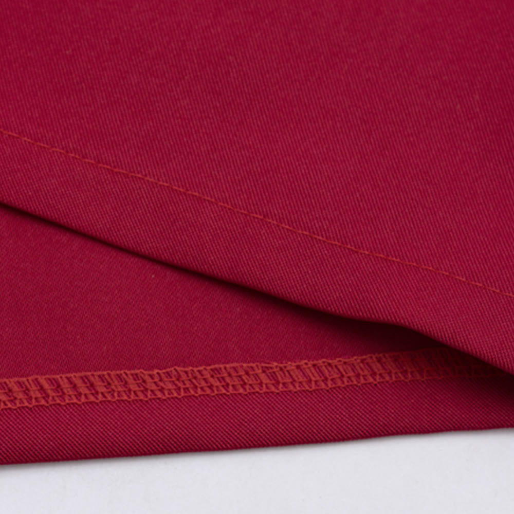 Robe de clergé traditionnelle bordeaux de Christianartworkshop avec croix dorée et col en V. - image 7