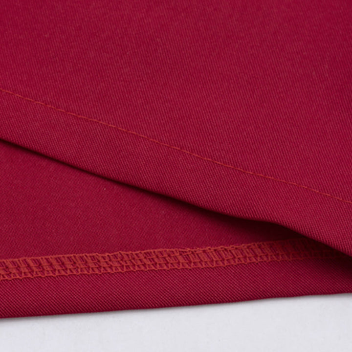 Robe de clergé traditionnelle bordeaux de Christianartworkshop avec croix dorée et col en V. - image 7