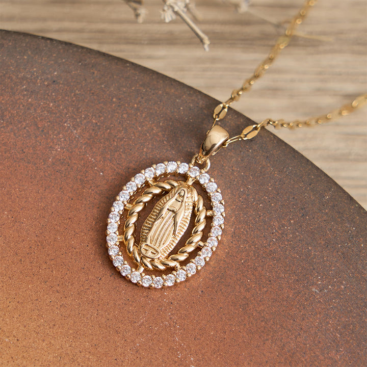 Christianartworkshop Collier pendentif Notre-Dame de Guadalupe avec halo de zircon : un symbole de la grâce mariale et de la lumière divine - Blanc - image 3