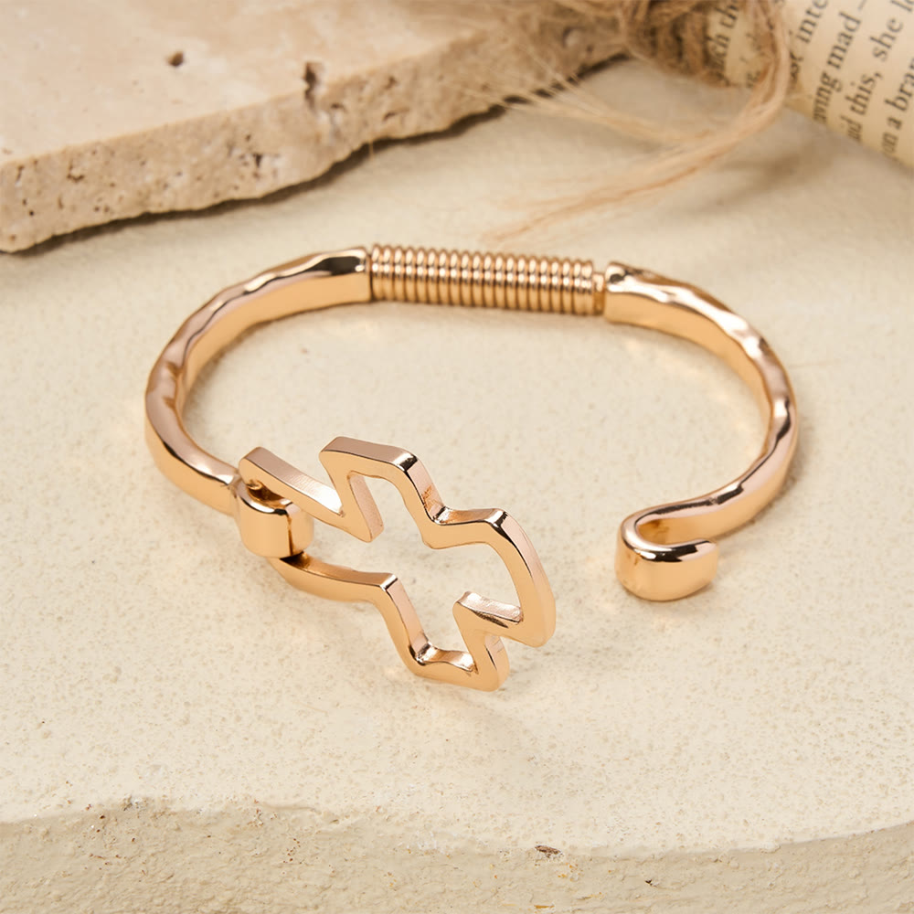 Ensemble bracelet et bague croix martelée Christianartworkshop : un symbole de foi et de simplicité raffinée - image 5