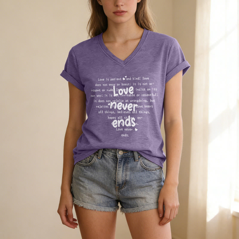 Christianartworkshop T-shirt décontracté à col en V avec verset biblique « L’amour ne finit jamais » - image 17
