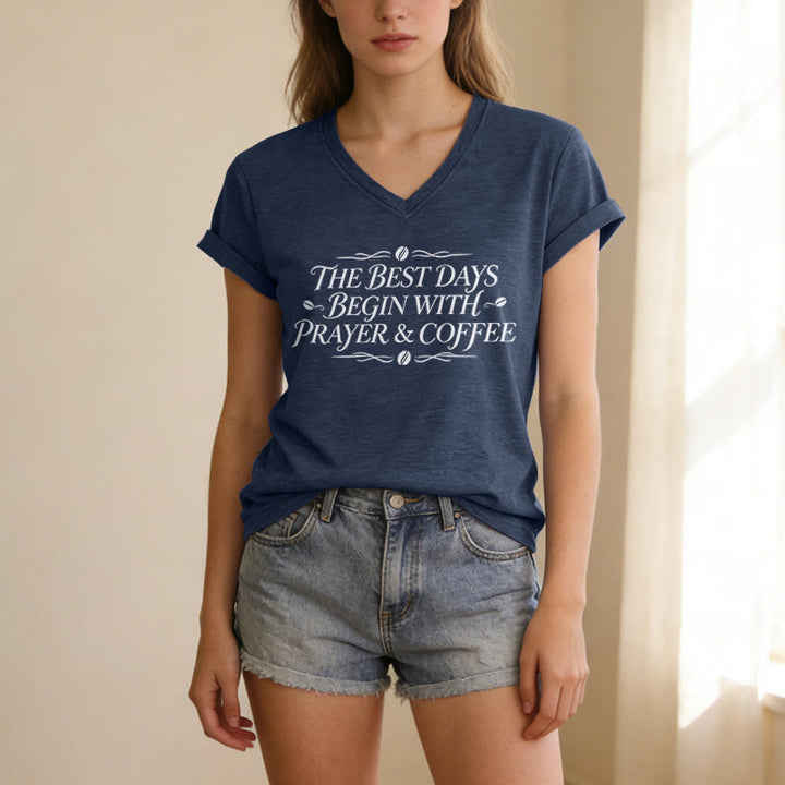 Christianartworkshop Les meilleures journées commencent par une prière et un café - T-shirt décontracté à col en V - image 1