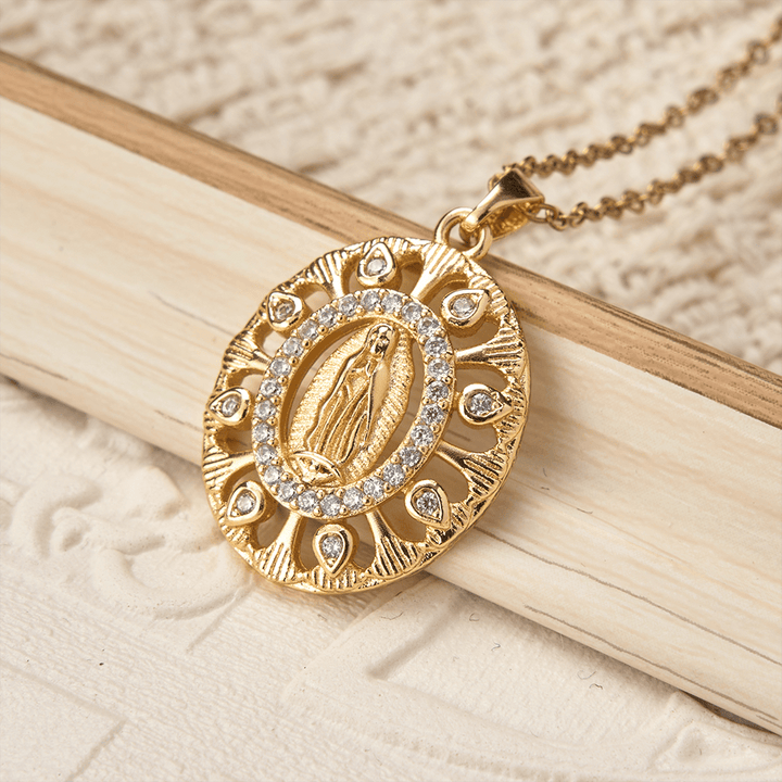 Christianartworkshop Collier pendentif Notre-Dame de Guadalupe en filigrane doré : un symbole de grâce mariale et de beauté intemporelle - Notre Dame - image 0