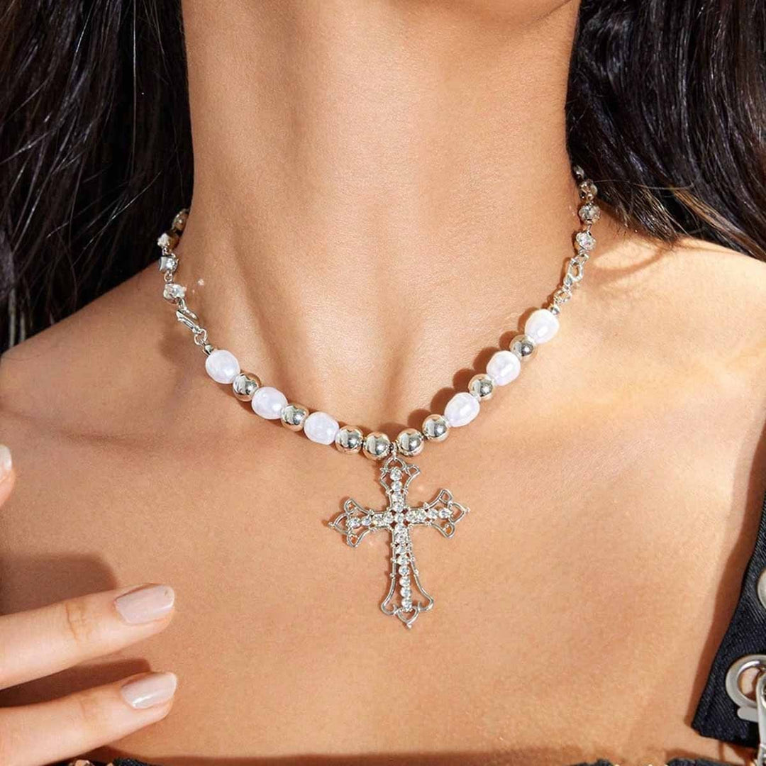 Collier croix gothique en perles baroques et zircon de Christianartworkshop : un symbole de foi et de dévotion romantique - Croix - image 0