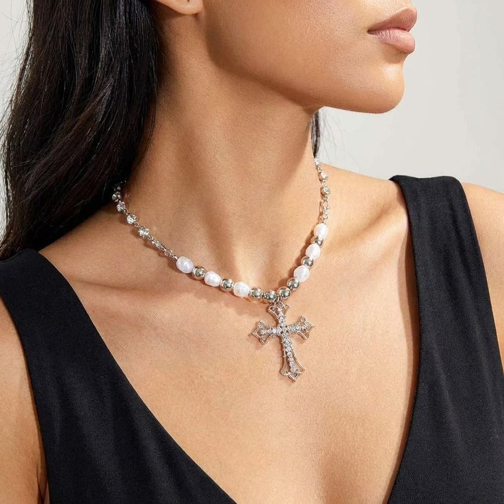 Collier croix gothique en perles baroques et zircon de Christianartworkshop : un symbole de foi et de dévotion romantique - image 1