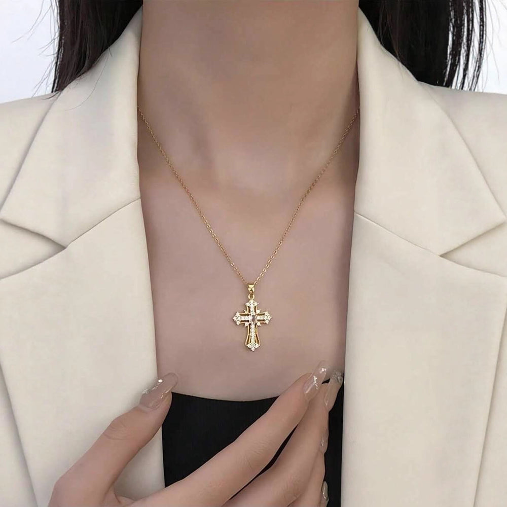Collier pendentif croix orné de zircon multicolore de Christianartworkshop : un symbole de foi vibrante et de lumière divine - image 1