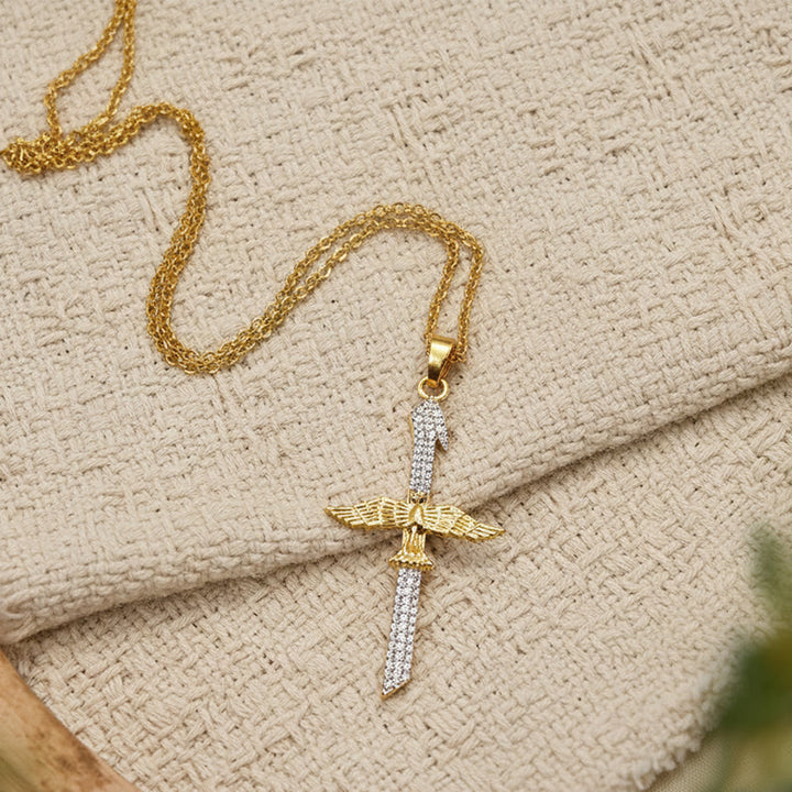 Christianartworkshop Collier croix épée en zircon étincelant avec ailes de colombe : un symbole de protection divine - image 5