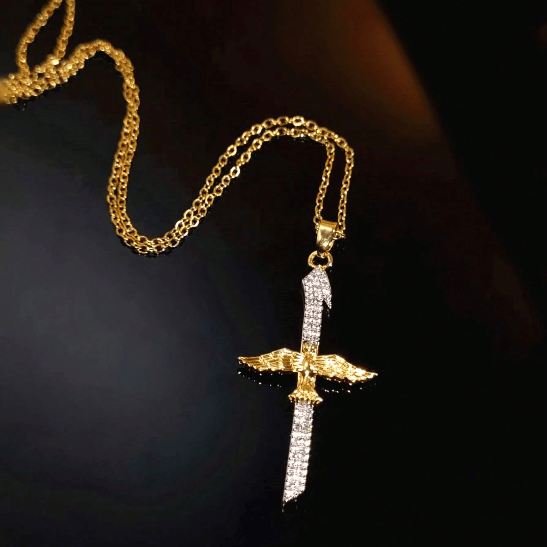 Christianartworkshop Collier croix épée en zircon étincelant avec ailes de colombe : un symbole de protection divine - image 1