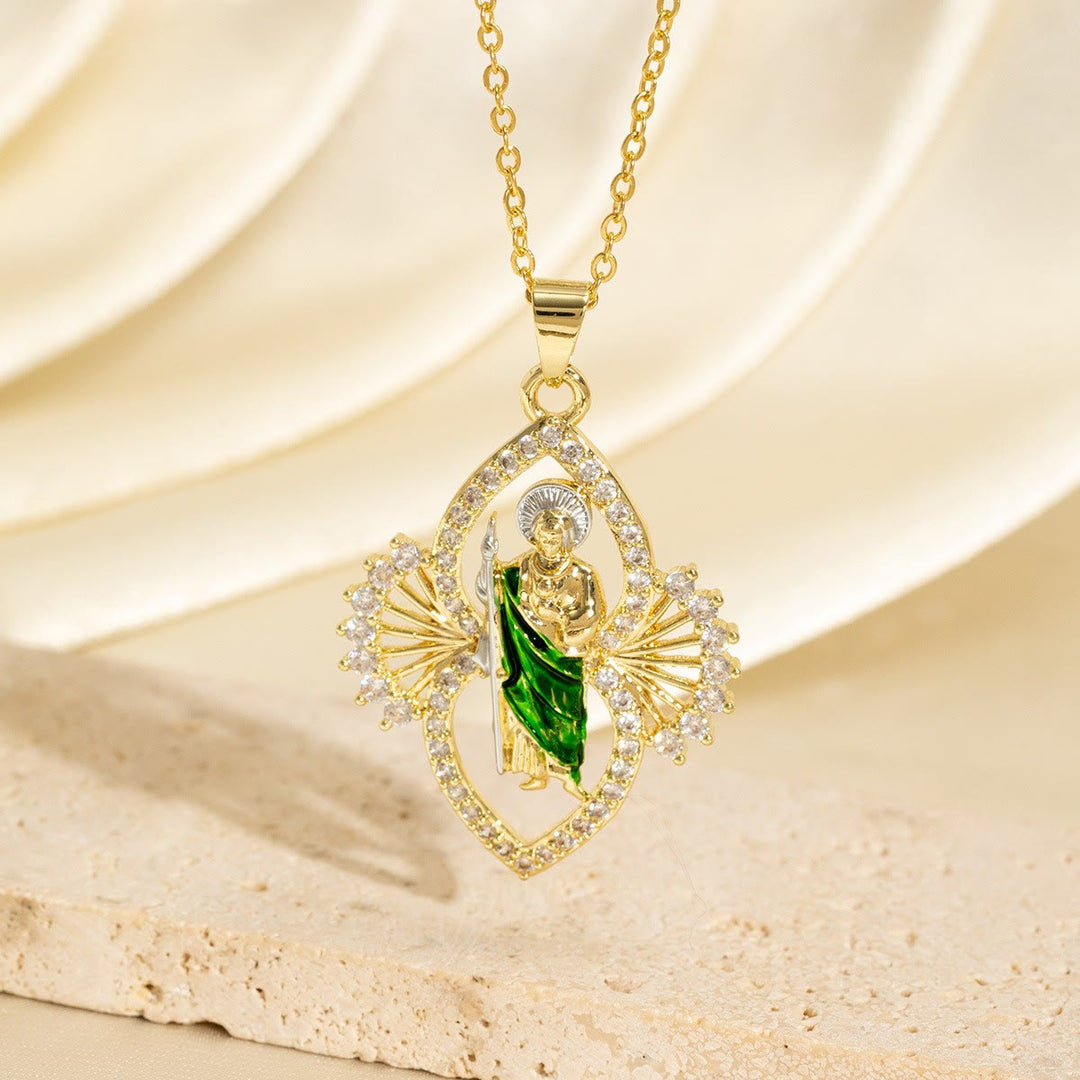 Collier pendentif orné Saint Jude de Christianartworkshop avec halo de zircon en forme d'éventail : un symbole d'espoir et de grâce divine - Saint Jude - image 0
