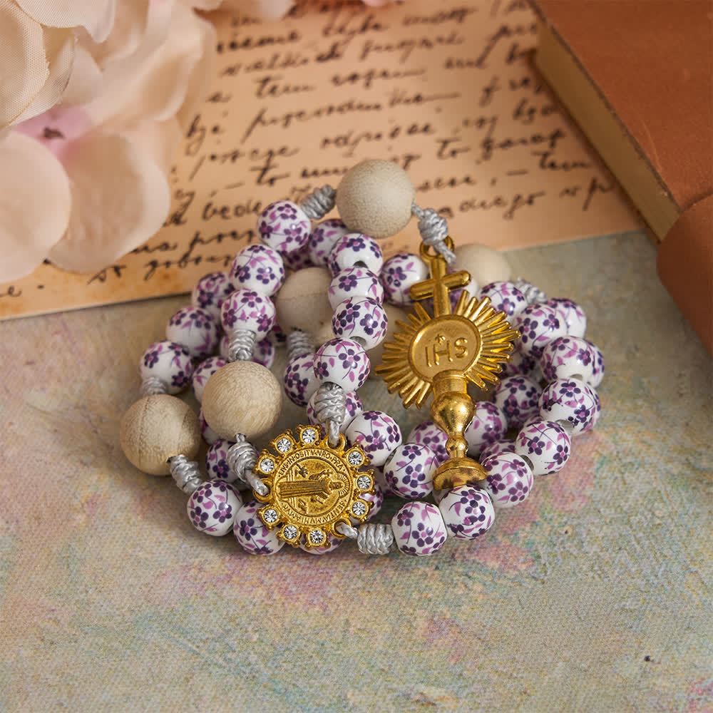 Christianartworkshop Chapelet en céramique à motif floral violet et en bois de camphre avec saint Benoît et calice IHS - image 2