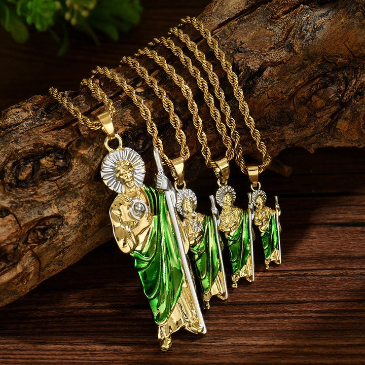 Christianartworkshop Collier pendentif Saint Jude en quatre tailles avec robe vert éclatant : symbole d’espoir et de protection divine - image 0