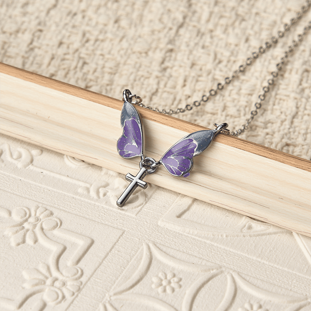 Christianartworkshop Collier pendentif croix en forme d'aile de papillon : un symbole éclatant de lumière divine et d'espoir - image 1