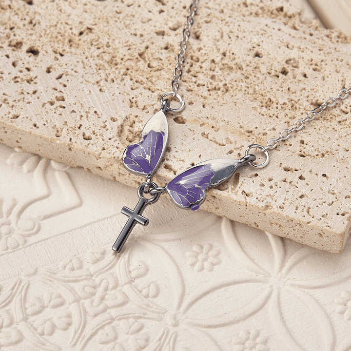 Christianartworkshop Collier pendentif croix en forme d'aile de papillon : un symbole éclatant de lumière divine et d'espoir - image 3