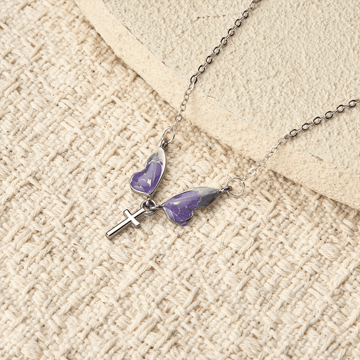 Christianartworkshop Collier pendentif croix en forme d'aile de papillon : un symbole éclatant de lumière divine et d'espoir - image 4