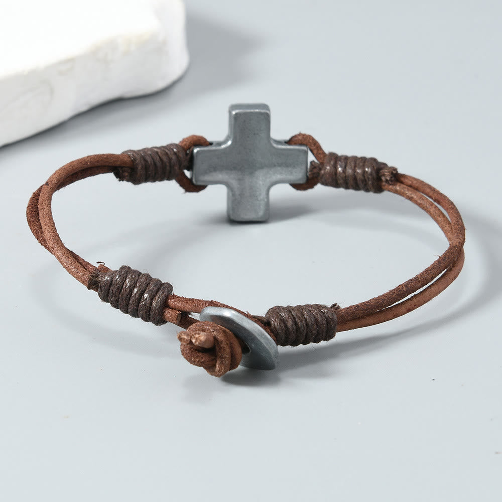 Christianartworkshop Croix en métal vieilli sur cordon de cuir tressé : un emblème de foi inébranlable - image 4