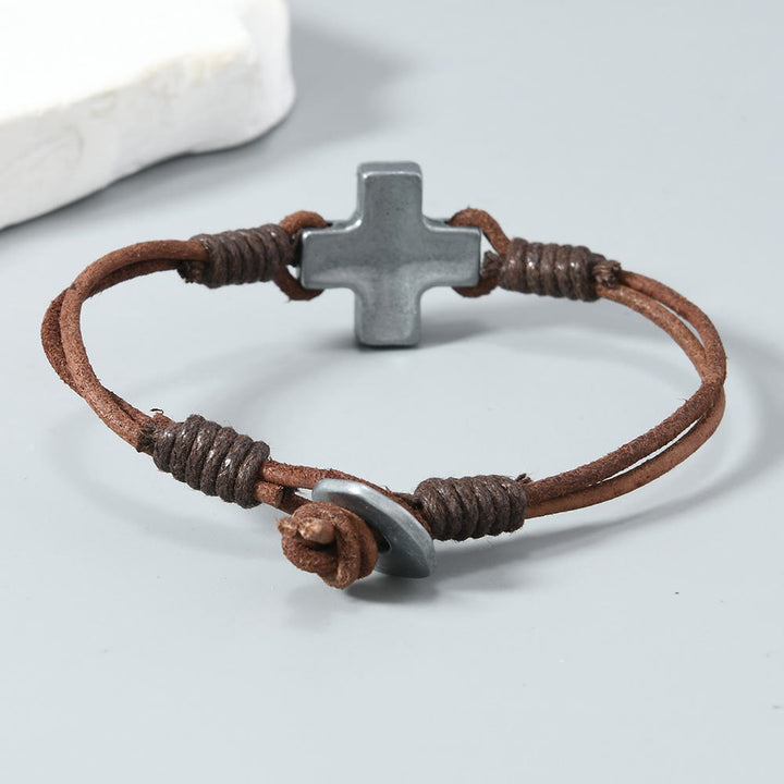 Christianartworkshop Croix en métal vieilli sur cordon de cuir tressé : un emblème de foi inébranlable - image 4
