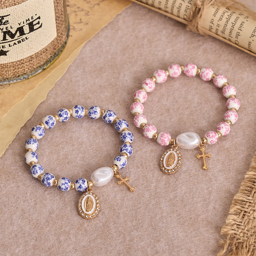 Christianartworkshop Bracelet de perles en céramique à motif floral bleu et rose avec une grande perle blanche : un rappel de la grâce divine - image 1