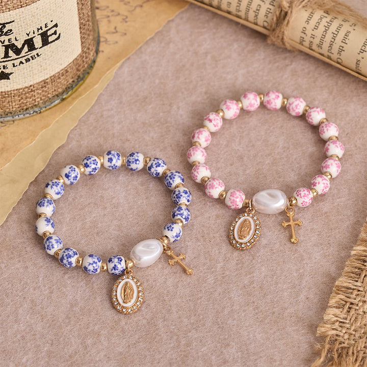 Christianartworkshop Bracelet de perles en céramique à motif floral bleu et rose avec une grande perle blanche : un rappel de la grâce divine - image 1