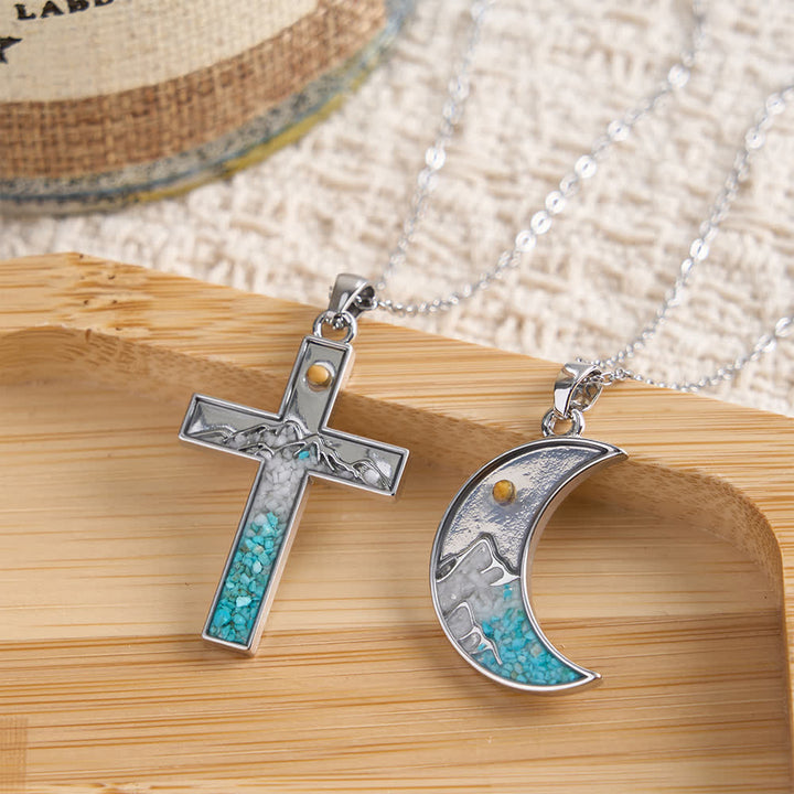 Christianartworkshop Collier Croissant de Lune et Croix « Graine de Moutarde » : Incrustation turquoise et design argenté - image 0