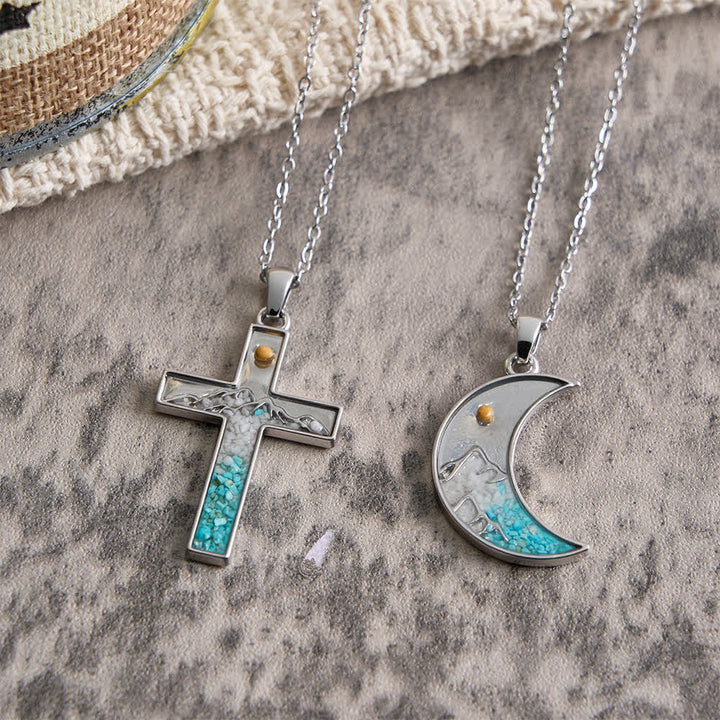 Christianartworkshop Collier Croissant de Lune et Croix « Graine de Moutarde » : Incrustation turquoise et design argenté - image 1