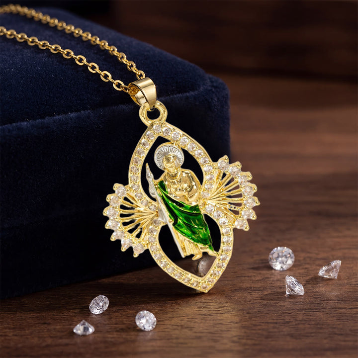 Collier pendentif orné Saint Jude de Christianartworkshop avec halo de zircon en forme d'éventail : un symbole d'espoir et de grâce divine - image 3