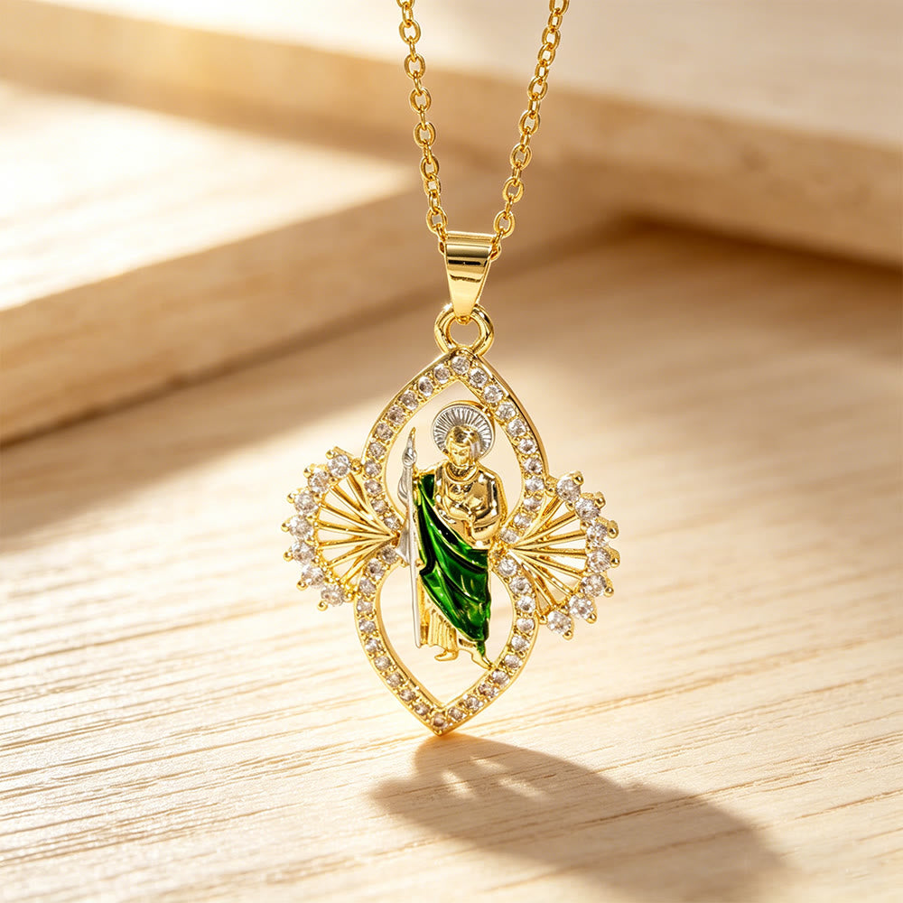 Collier pendentif orné Saint Jude de Christianartworkshop avec halo de zircon en forme d'éventail : un symbole d'espoir et de grâce divine - image 4