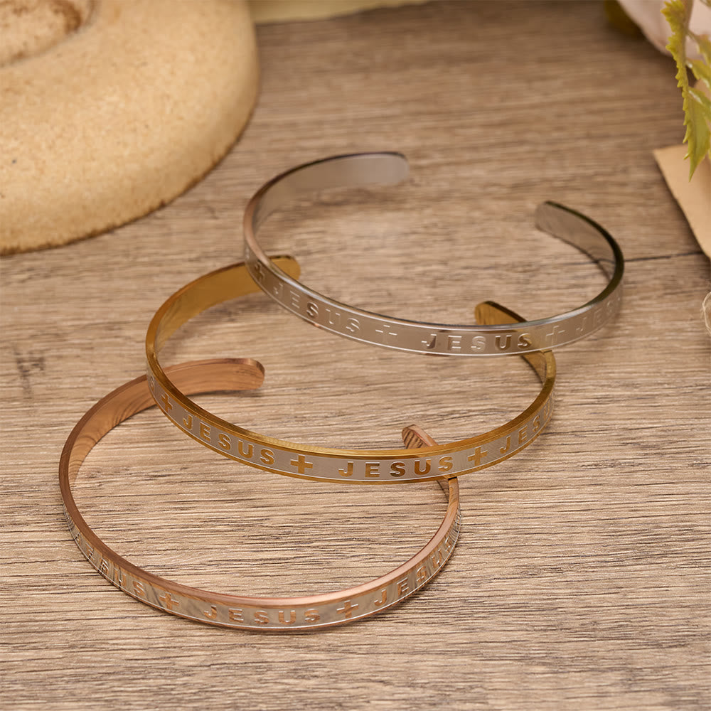 Christianartworkshop Bracelet manchette gravé JÉSUS, disponible en doré, argenté et or rose : un rappel de la grâce divine - image 1