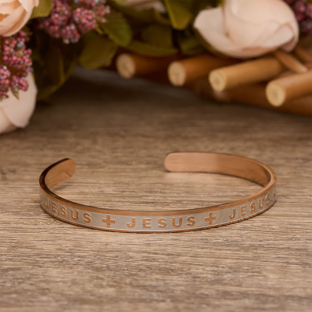 Christianartworkshop Bracelet manchette gravé JÉSUS, disponible en doré, argenté et or rose : un rappel de la grâce divine - Or rose - image 5