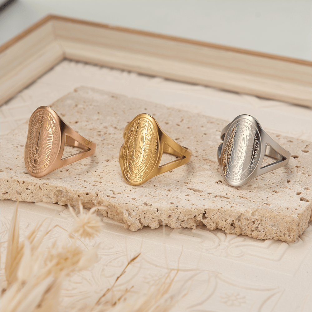 Christianartworkshop Bague de dévotion gravée à l'effigie de Notre-Dame de Guadalupe : emblème de la grâce mariale et de la protection divine - image 1